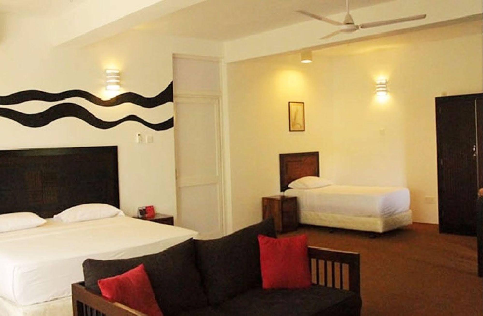 Birds Park Polgahawela Hotel Wadakada Bagian luar foto