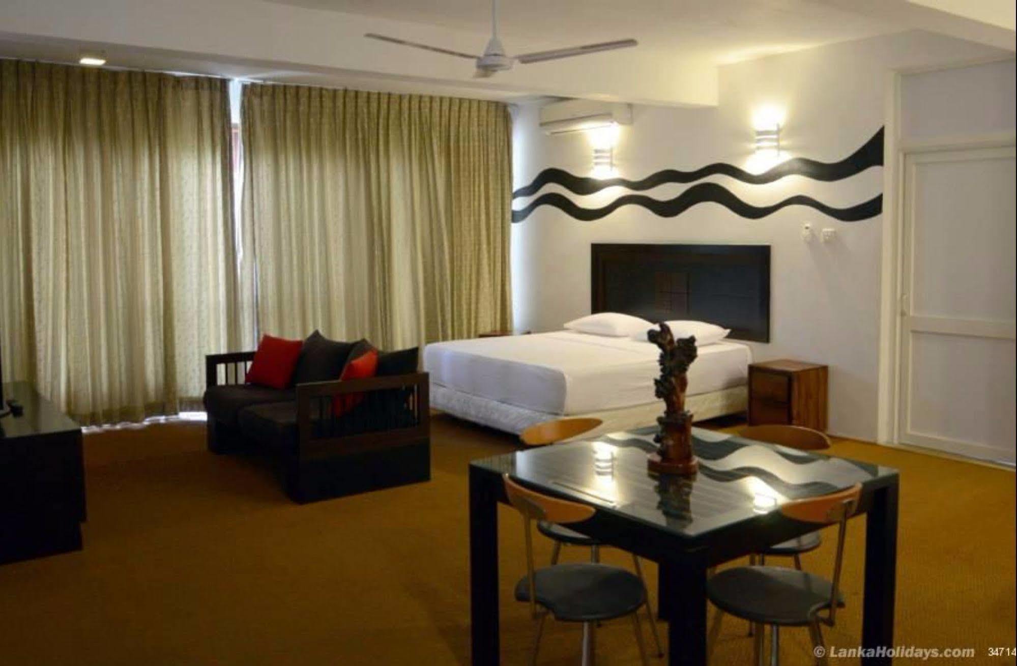 Birds Park Polgahawela Hotel Wadakada Bagian luar foto