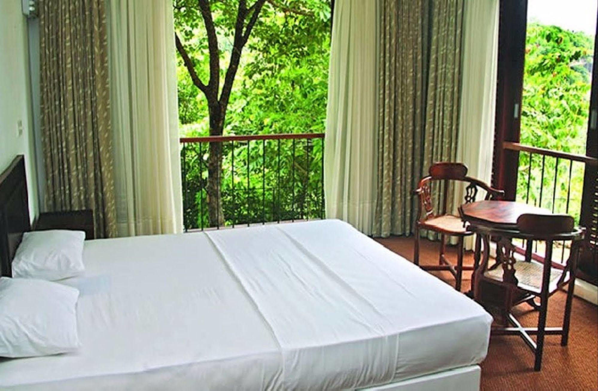 Birds Park Polgahawela Hotel Wadakada Bagian luar foto