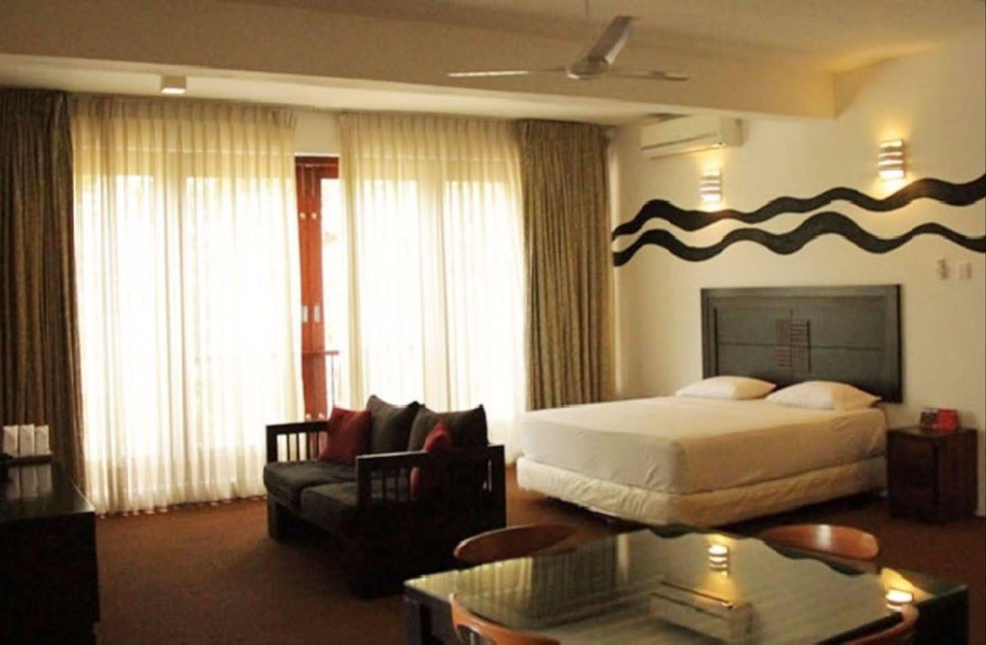 Birds Park Polgahawela Hotel Wadakada Bagian luar foto