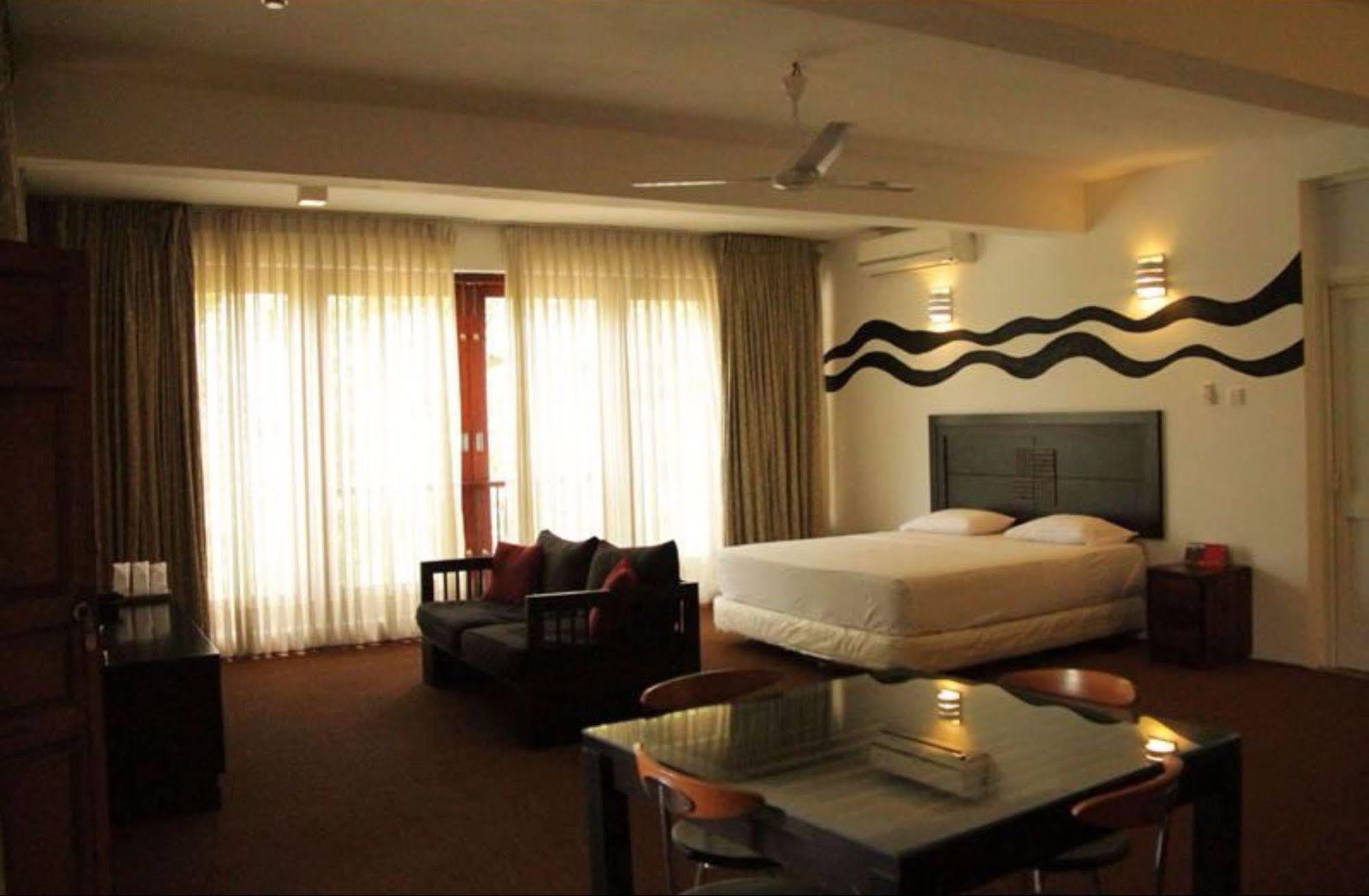 Birds Park Polgahawela Hotel Wadakada Bagian luar foto