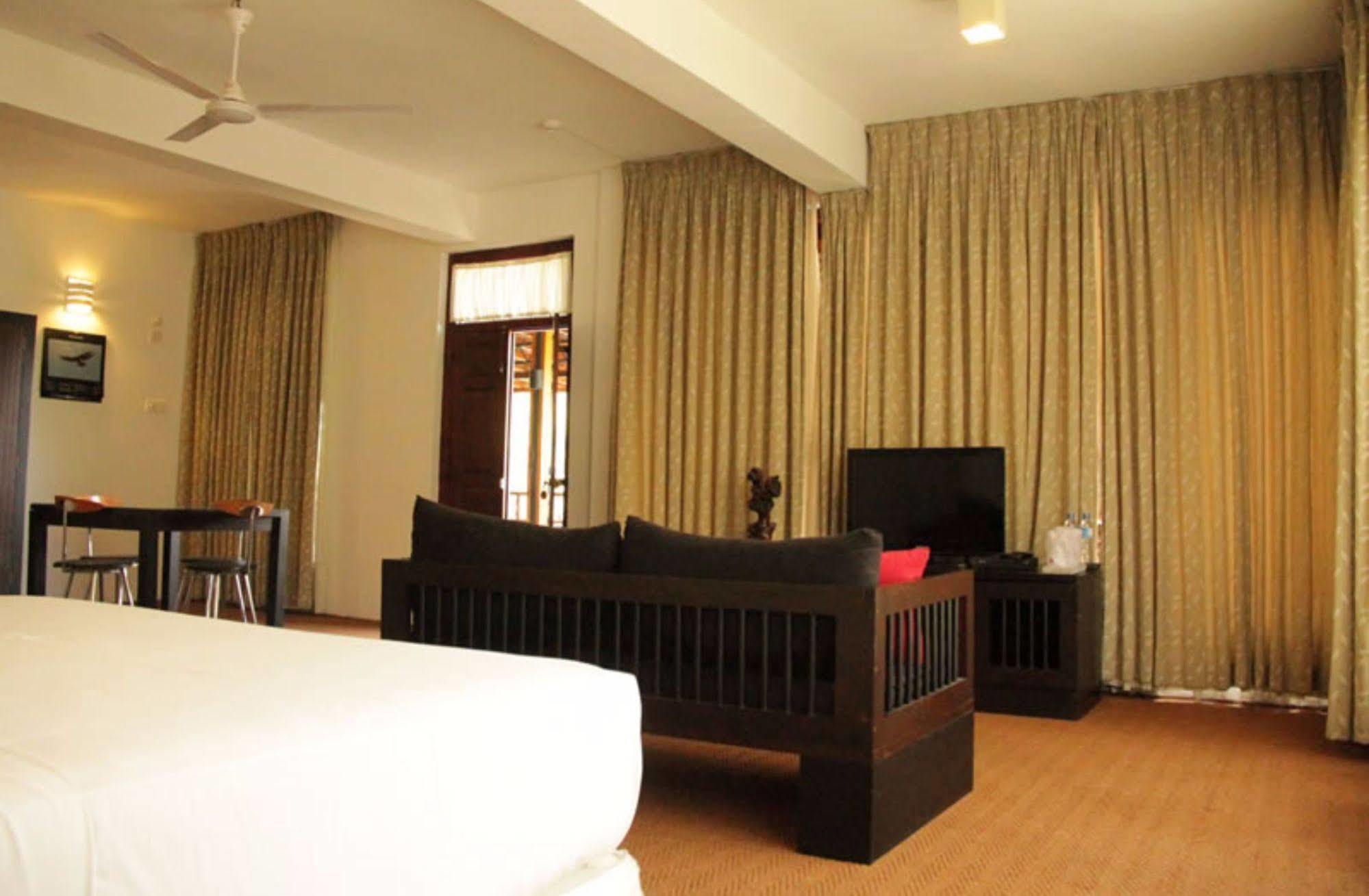 Birds Park Polgahawela Hotel Wadakada Bagian luar foto